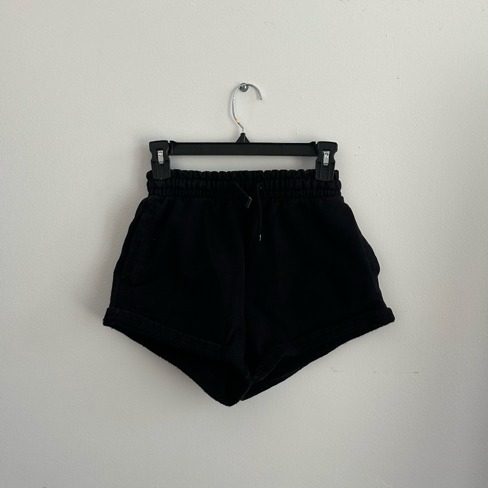 TALENTLESS shorts size small